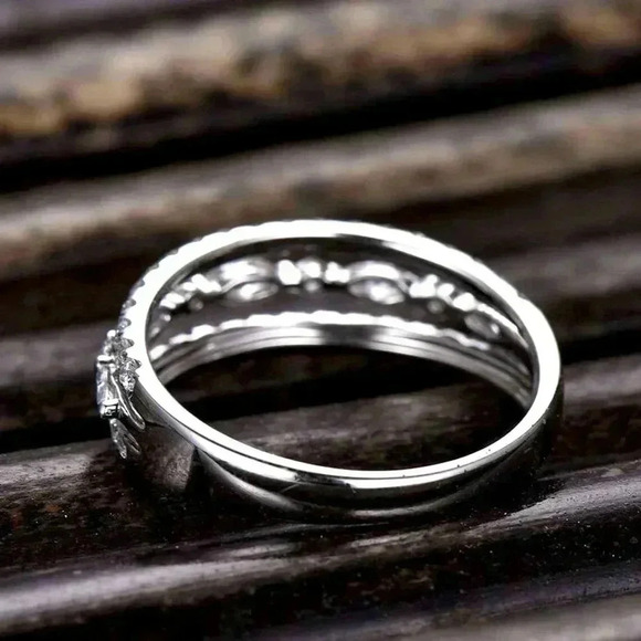 Gorgeous Boho Sterling Silver White Sapphires Ring - Picture 5 of 5